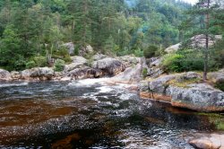 Stromschnellen und Ruhezonen.